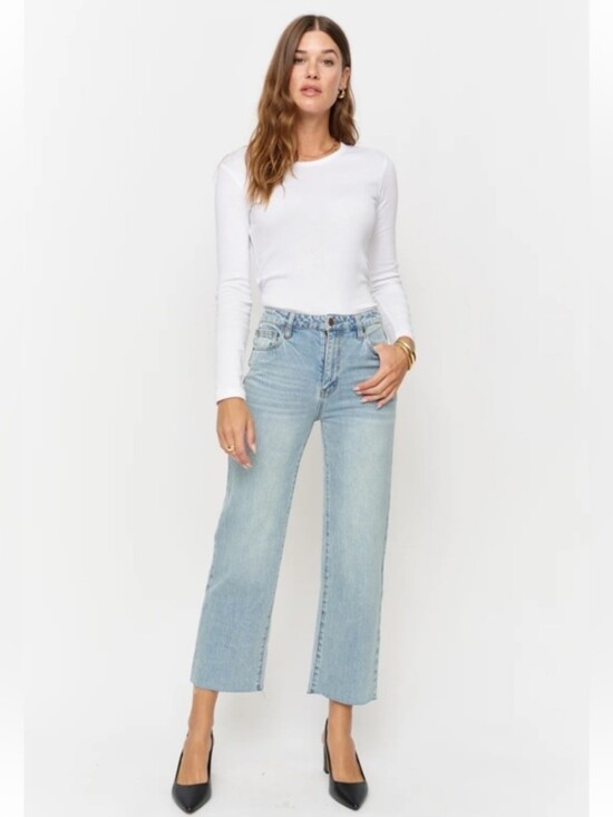 Oliver Logan Denim - Oliver Logan Aberdeen Light Wash High-Rise Straight Crop Jeans - Light Blue
